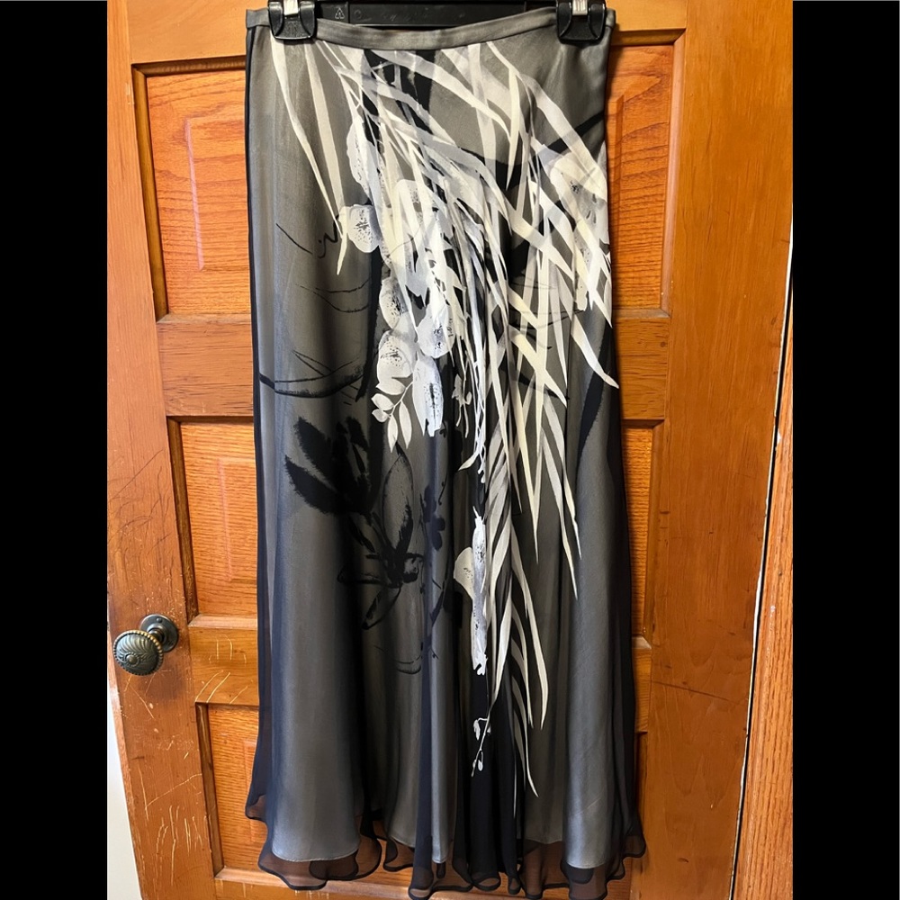 Dana Buchman black white and gray floral print silk skirt with overlay